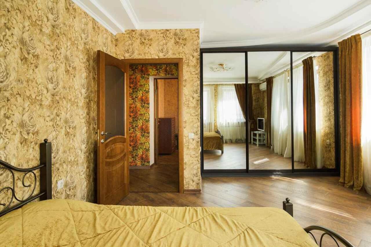 Apartment In Deribasovskay Street 20 Odessa Buitenkant foto