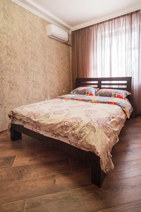 Apartment In Deribasovskay Street 20 Odessa Buitenkant foto